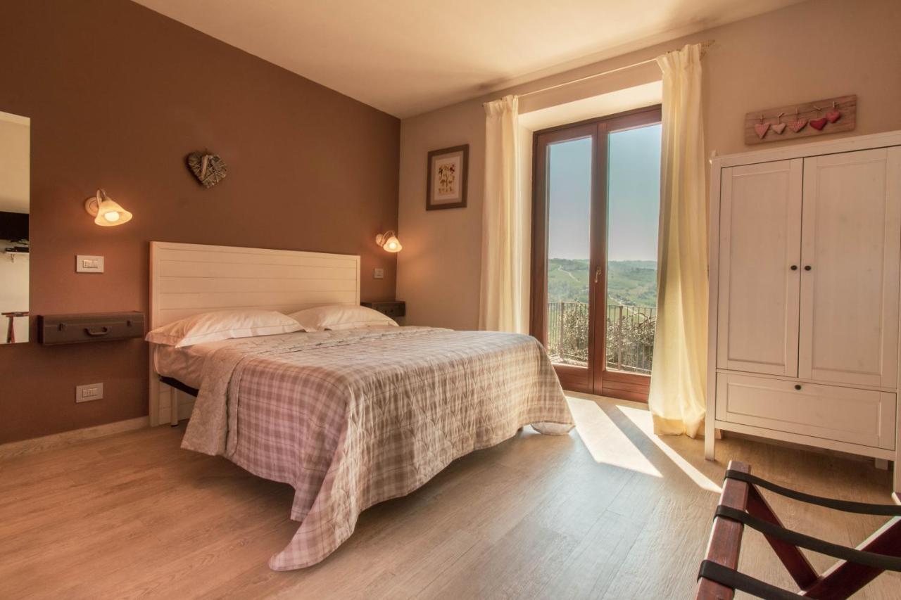 Bed and Breakfast Poggio Dei Farinetti Diano dʼAlba Exterior foto